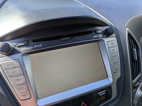 Used 2011 Hyundai Tucson Limited w/ Premium Pkg 3 image 17