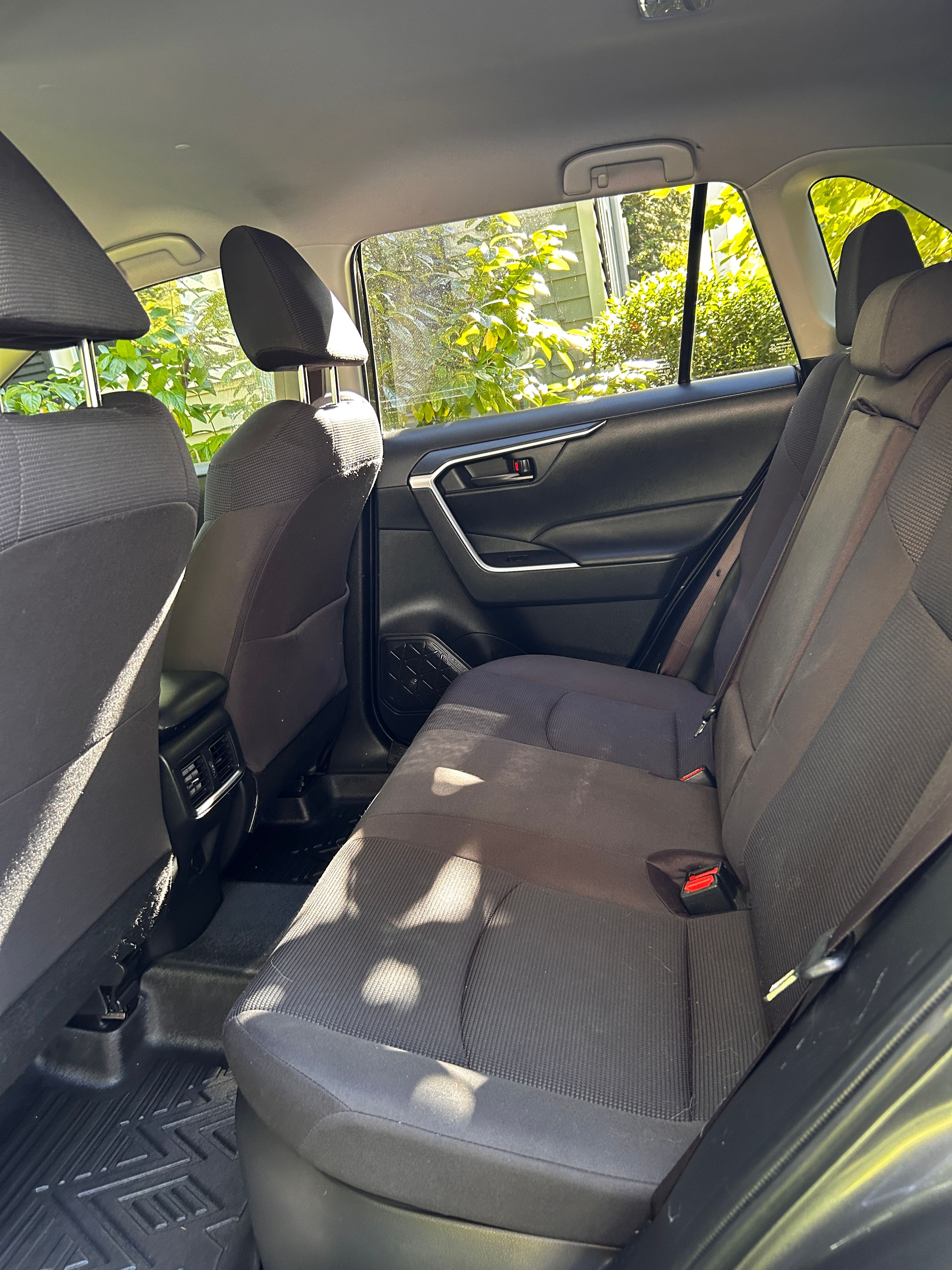 Used 2019 Toyota RAV4 LE w/ Carpet Mat Package AWD/4WD image 8