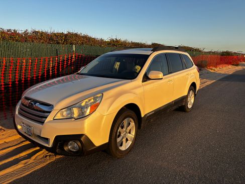 Used 2013 Subaru Outback 2.5i Limited w/ Moonroof Pkg image 11
