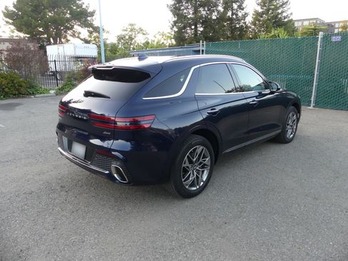Used 2022 Genesis GV70 2.5T w/ Select Package AWD/4WD image 5