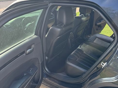 Used 2019 Chrysler 300 S image 12