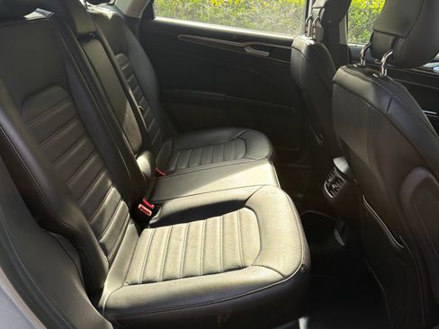 Used 2014 Ford Fusion SE w/ Equipment Group 202A FWD image 10