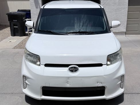 Used 2015 Scion xB FWD image 4