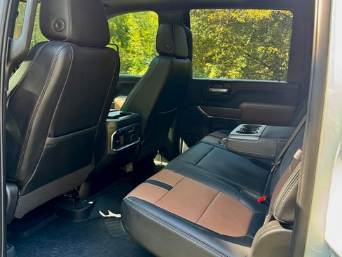 Used 2021 Chevrolet Silverado 3500 High Country image 25