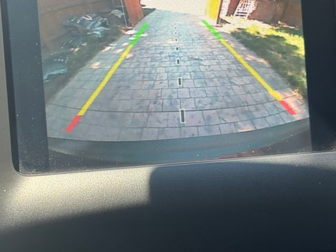 Used 2019 Jeep Cherokee Latitude w/ Cold Weather Group image 24