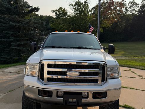 Used 2005 Ford F350 Lariat AWD/4WD image 4