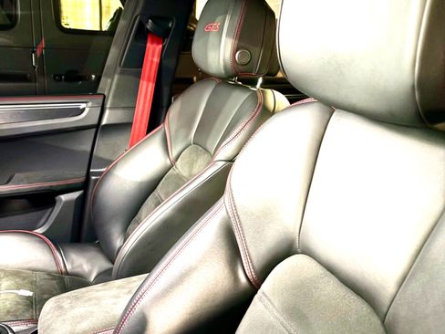 Used 2023 Porsche Macan GTS AWD/4WD image 4