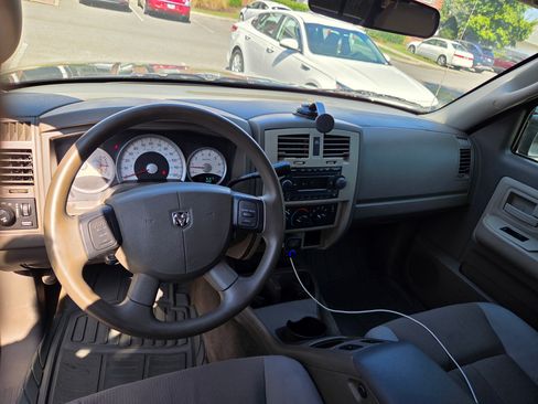 Used 2005 Dodge Dakota SLT image 9