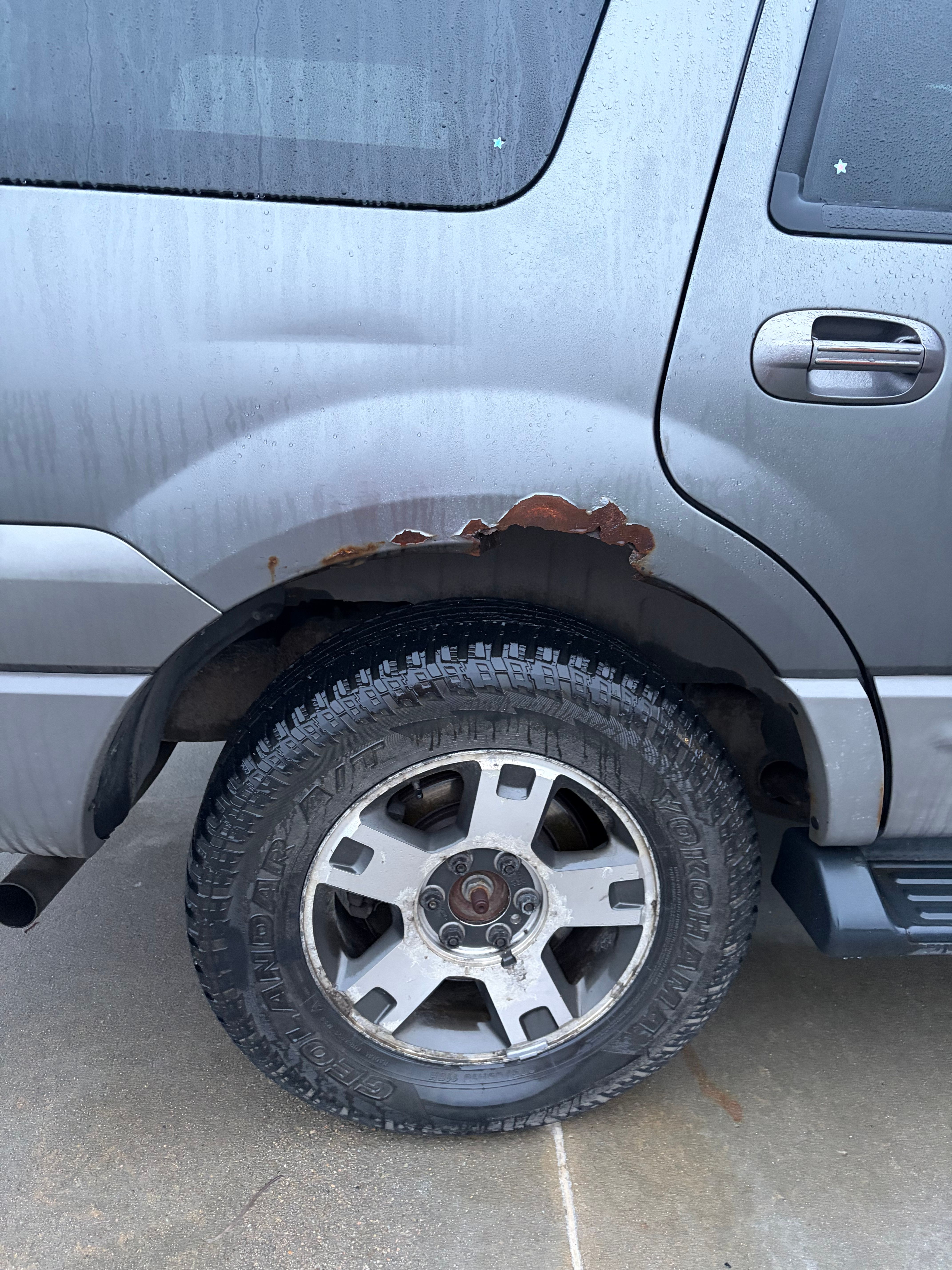 Used 2003 Ford Expedition XLT AWD/4WD image 12