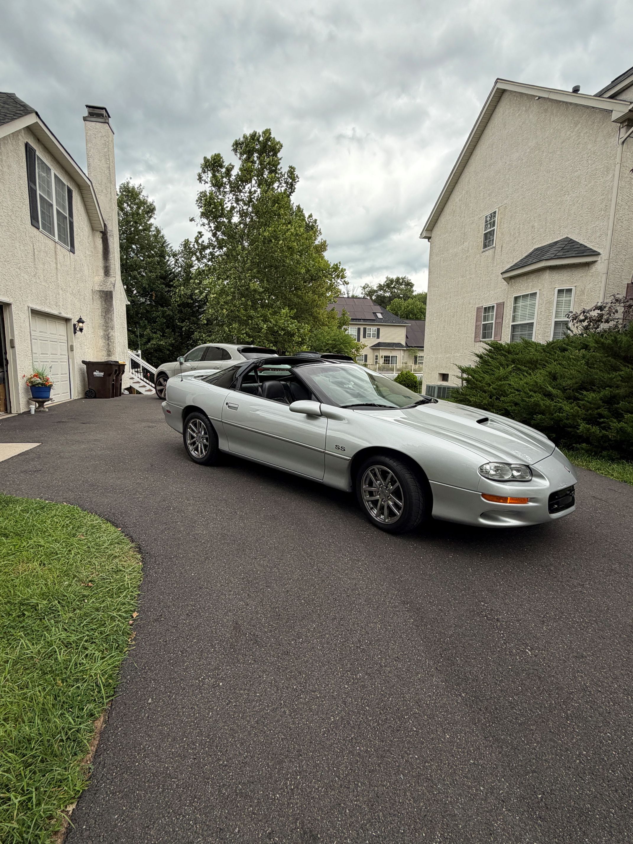 Used 2002 Chevrolet Camaro Z28 w/ SS Performance/Appearance Pkg RWD image 6