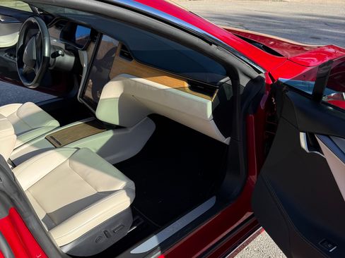 Used 2020 Tesla Model S Long Range Plus image 11