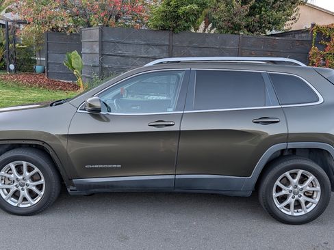 Used 2015 Jeep Cherokee Latitude image 6