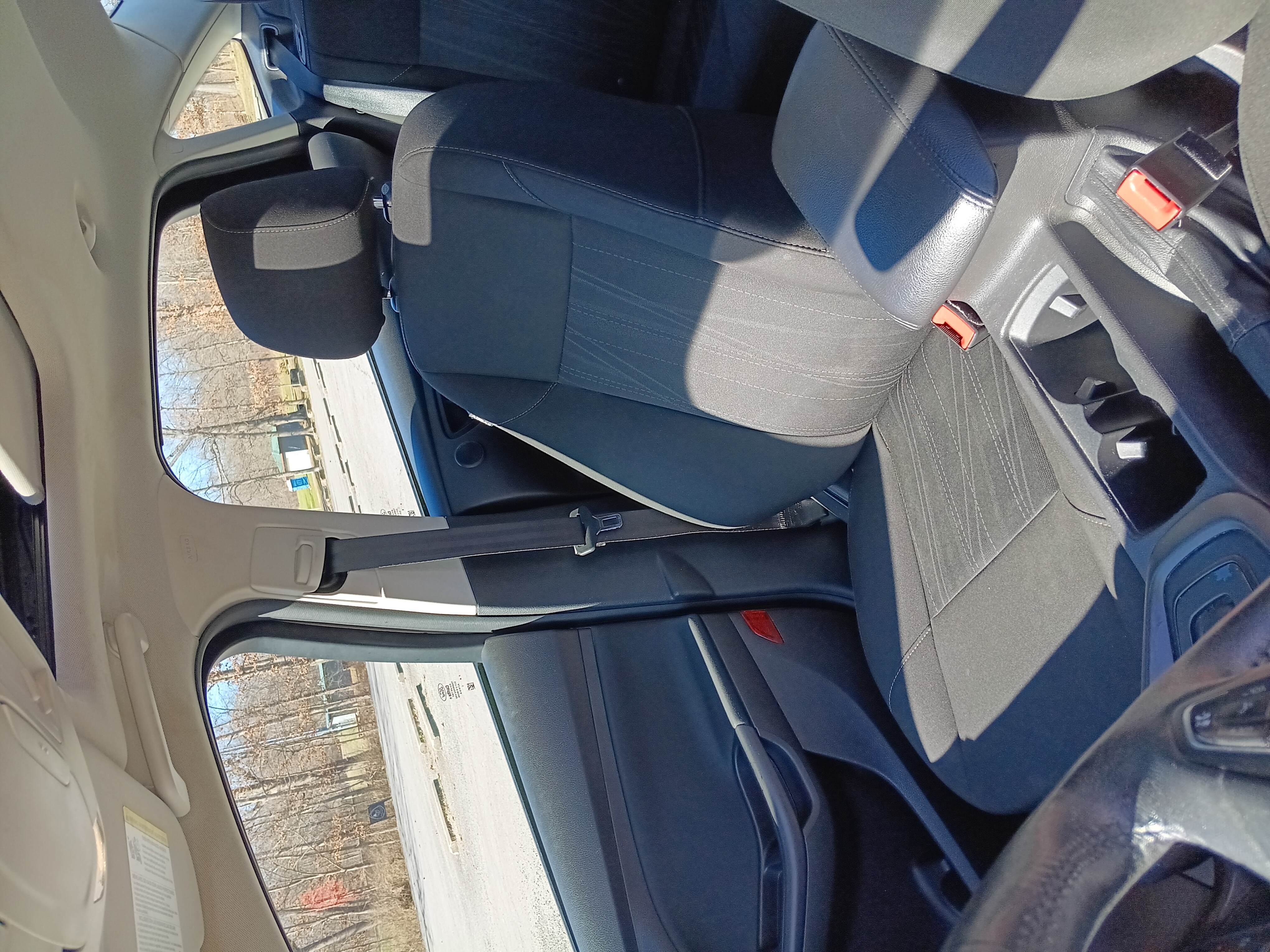 Used 2018 Ford Focus SEL w/ Cold Weather Package FWD image 17