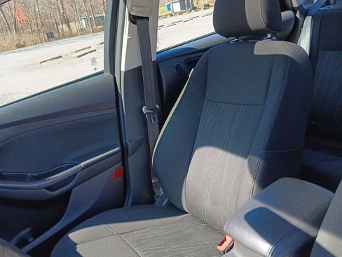 Used 2018 Ford Focus SEL w/ Cold Weather Package FWD image 20