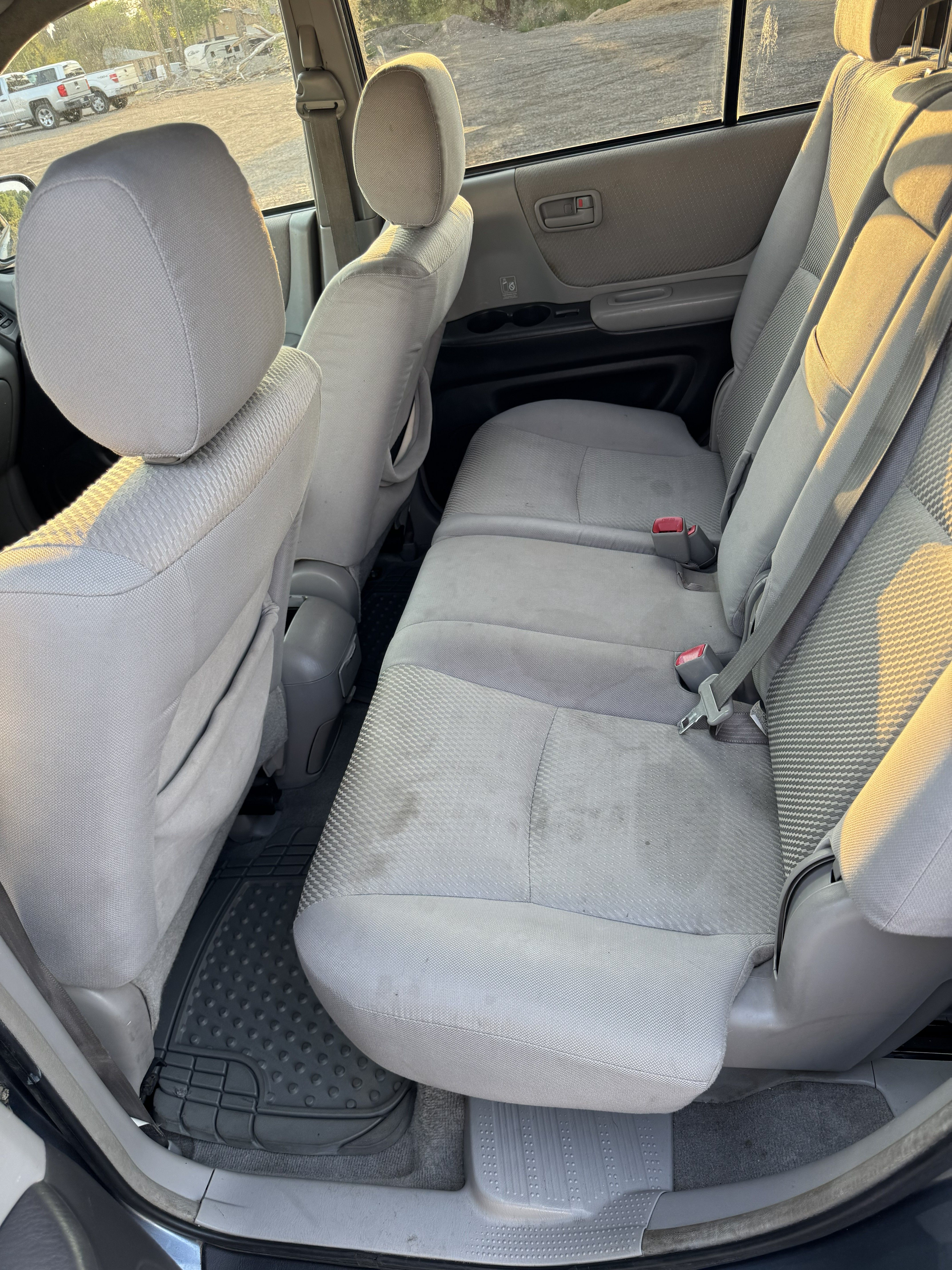 Used 2005 Toyota Highlander 4WD V6 w/ 3rd Row image 14