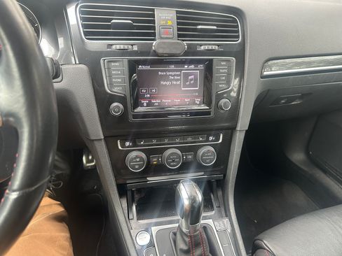 Used 2015 Volkswagen GTI Autobahn image 9