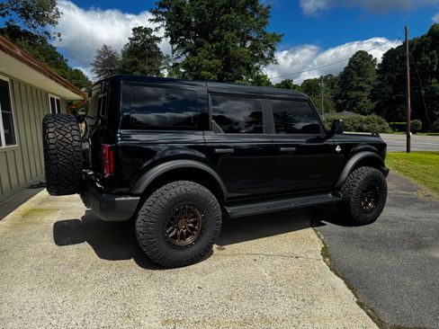 Used 2025 Ford Bronco Outer Banks w/ Black Appearance Package AWD/4WD image 1