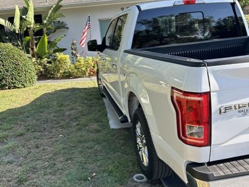 Used 2017 Ford F150 XLT w/ Equipment Group 302A Luxury RWD image 5
