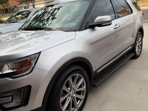 Used 2017 Ford Explorer Limited FWD image 4