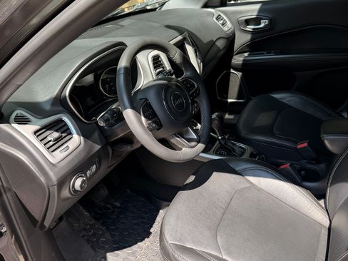 Used 2021 Jeep Compass Latitude w/ Sun and Sound Group AWD/4WD image 4