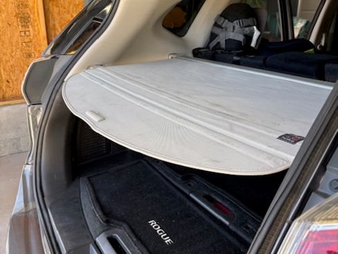 Used 2016 Nissan Rogue SV w/ SV Moonroof Package image 11