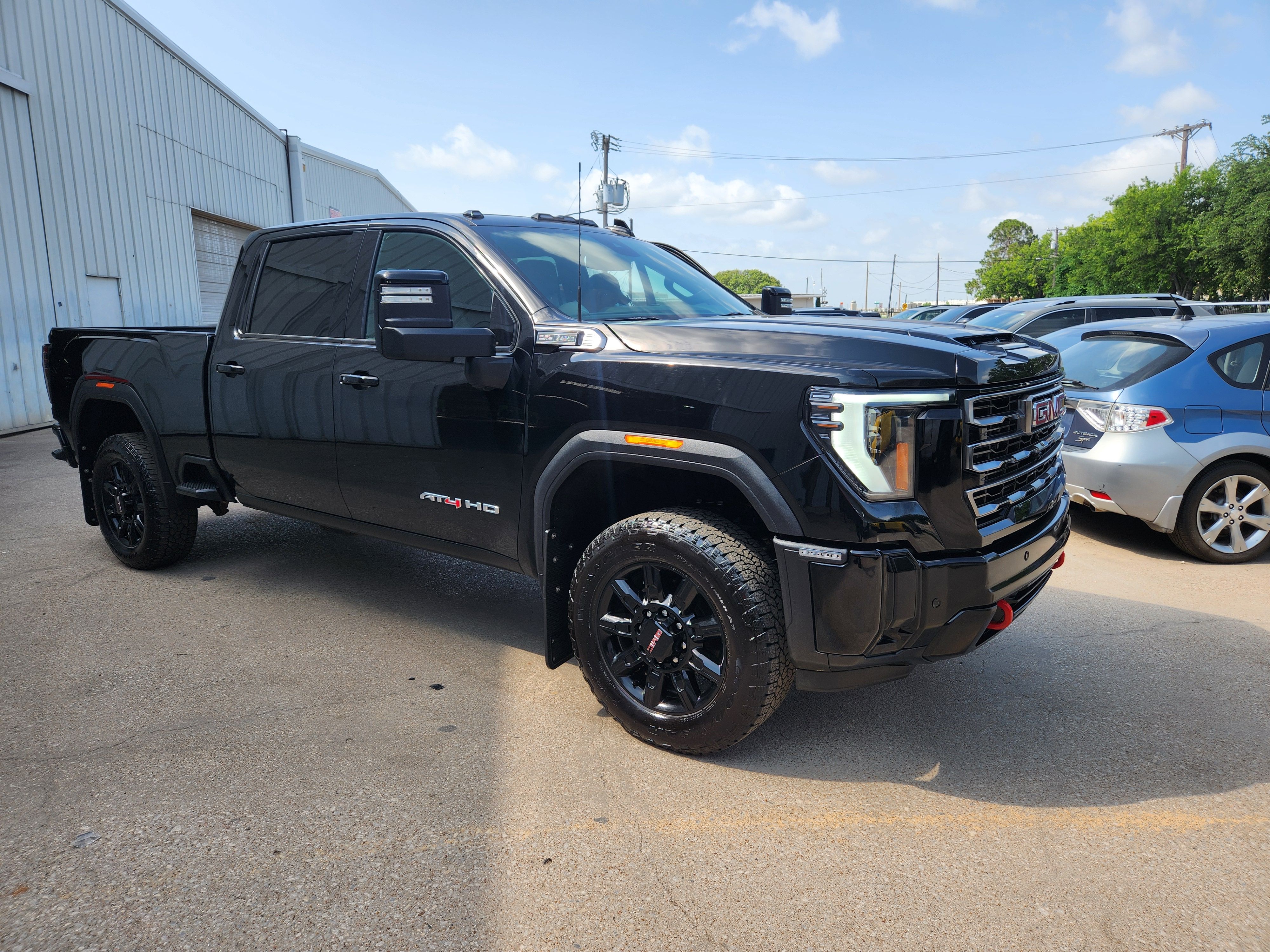 Used 2025 GMC Sierra 2500 AT4 AWD/4WD image 9