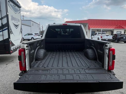 Used 2024 Ford F350 Platinum w/ Tremor Off-Road Package AWD/4WD image 9