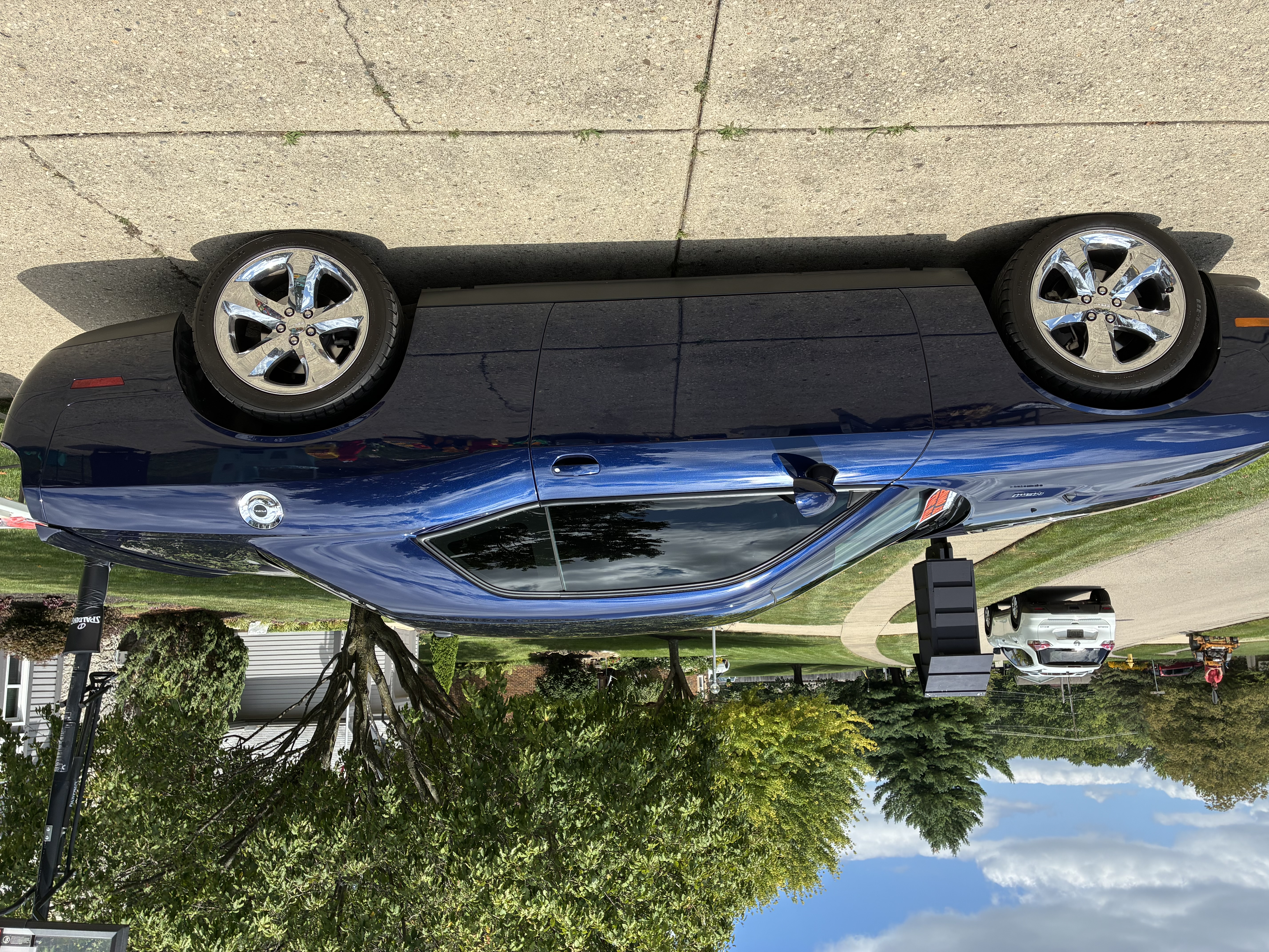 Used 2014 Dodge Challenger R/T RWD image 2