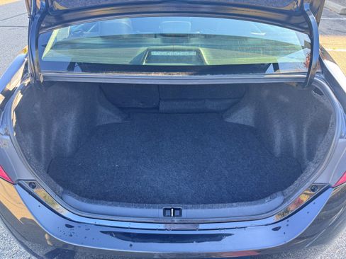 Used 2017 Toyota Corolla LE image 11