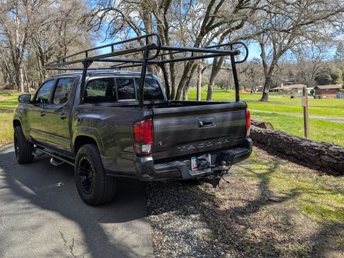 Used 2022 Toyota Tacoma SR image 5