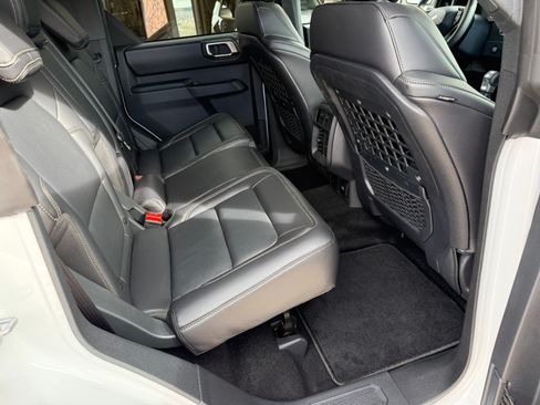 Used 2025 Ford Bronco Badlands image 18