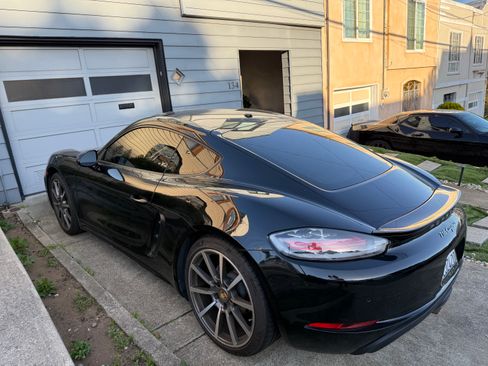 Used 2018 Porsche 718 Cayman RWD image 4