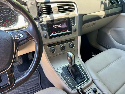 Used 2015 Volkswagen Golf TDI S FWD image 8