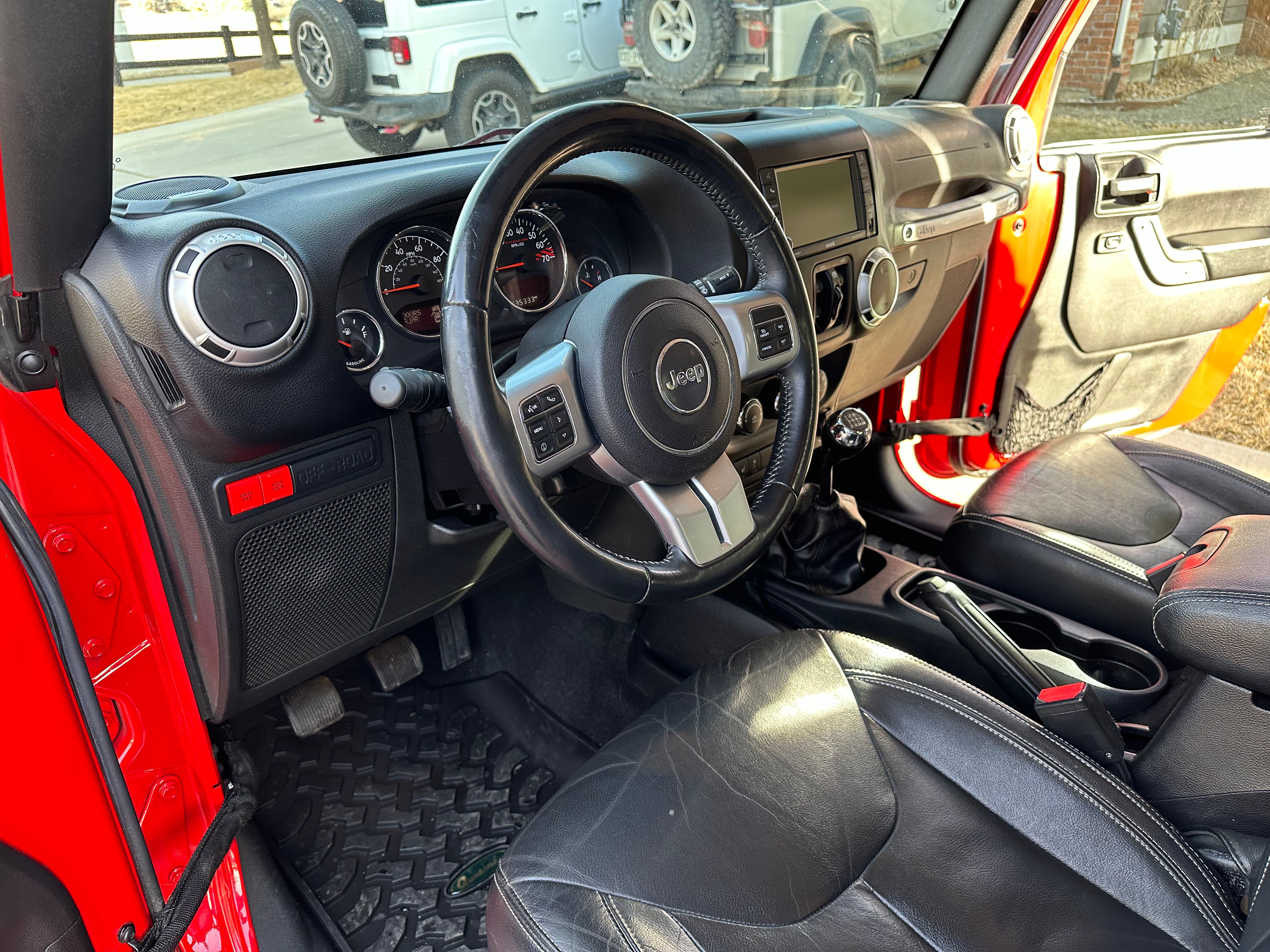 Used 2015 Jeep Wrangler Unlimited Rubicon AWD/4WD image 13