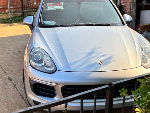 Used 2016 Porsche Cayenne AWD/4WD image 1