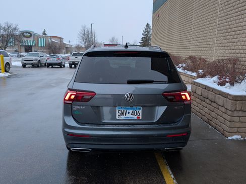 Used 2019 Volkswagen Tiguan SE w/ Panoramic Sunroof Package image 2