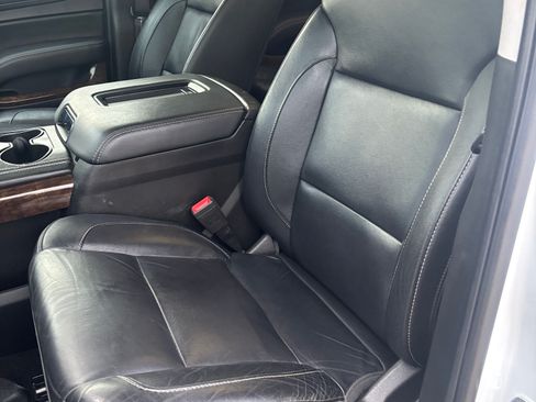 Used 2018 Chevrolet Suburban LT w/ Luxury Package image 9