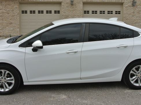 Used 2019 Chevrolet Cruze LT image 1