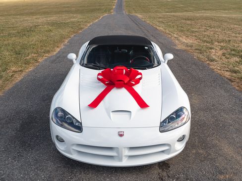 Used 2004 Dodge Viper SRT-10 image 2