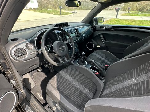 Used 2012 Volkswagen Beetle 2.0T image 5