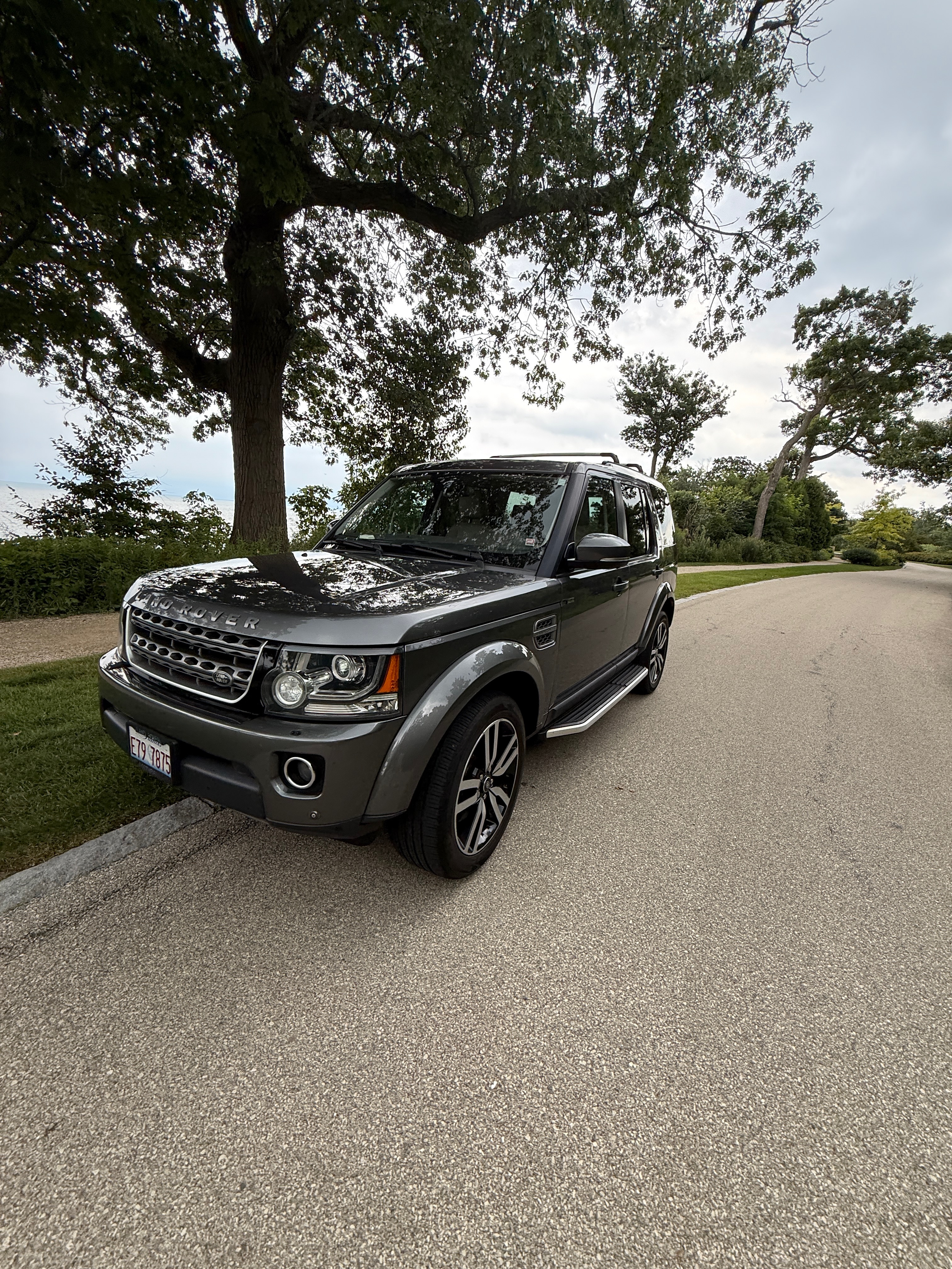 Used 2015 Land Rover LR4 HSE AWD/4WD image 4