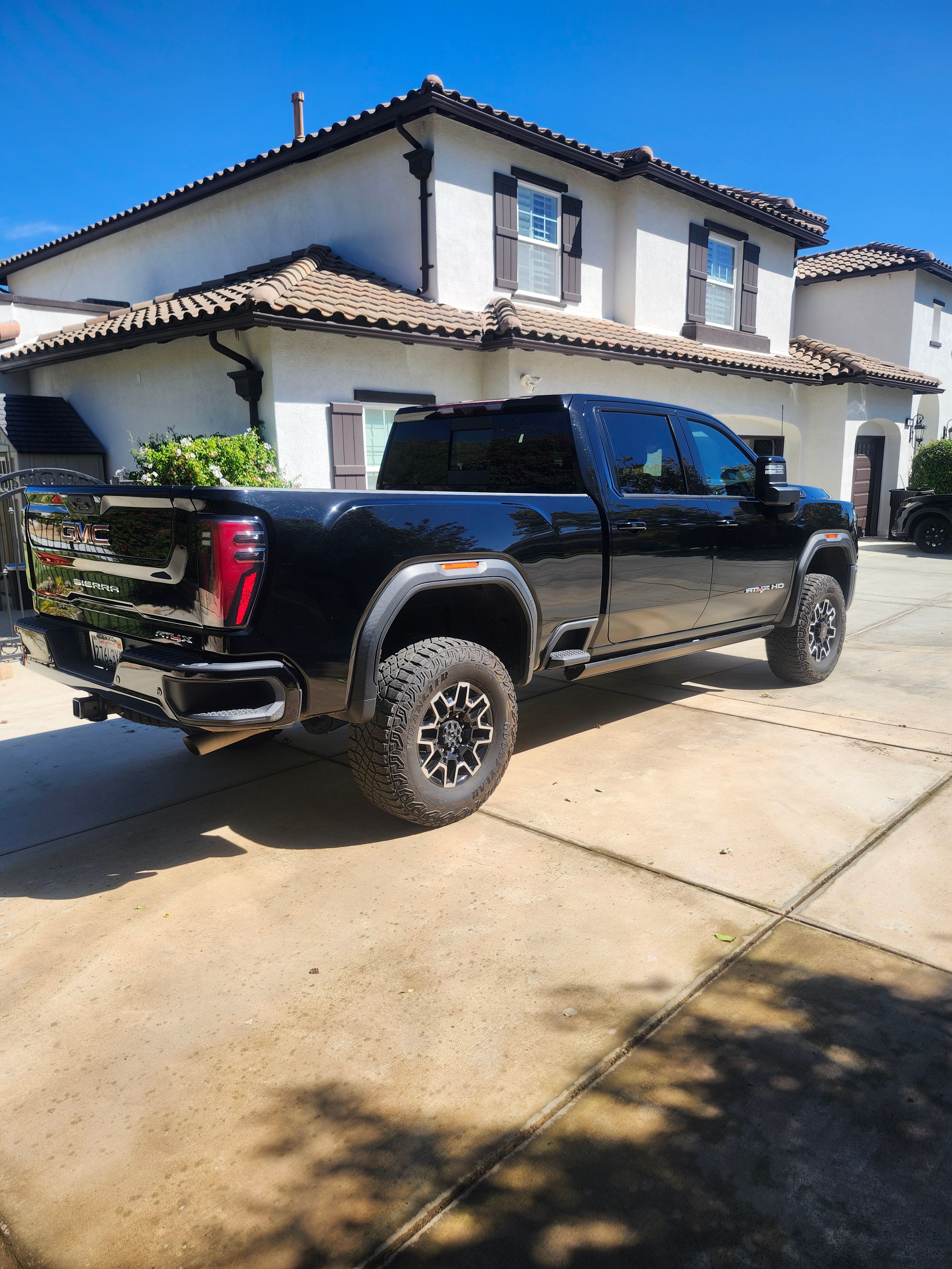 Used 2024 GMC Sierra 2500 AT4X AWD/4WD image 6