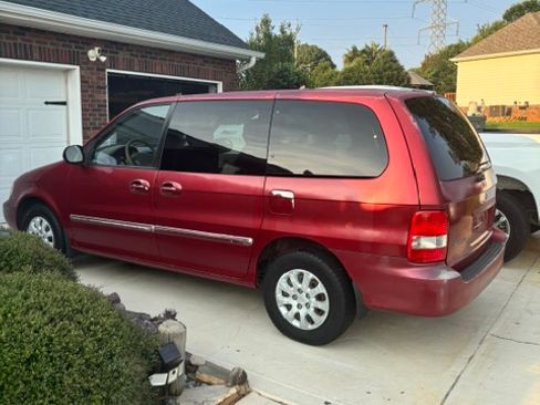 Used 2005 Kia Sedona FWD image 1