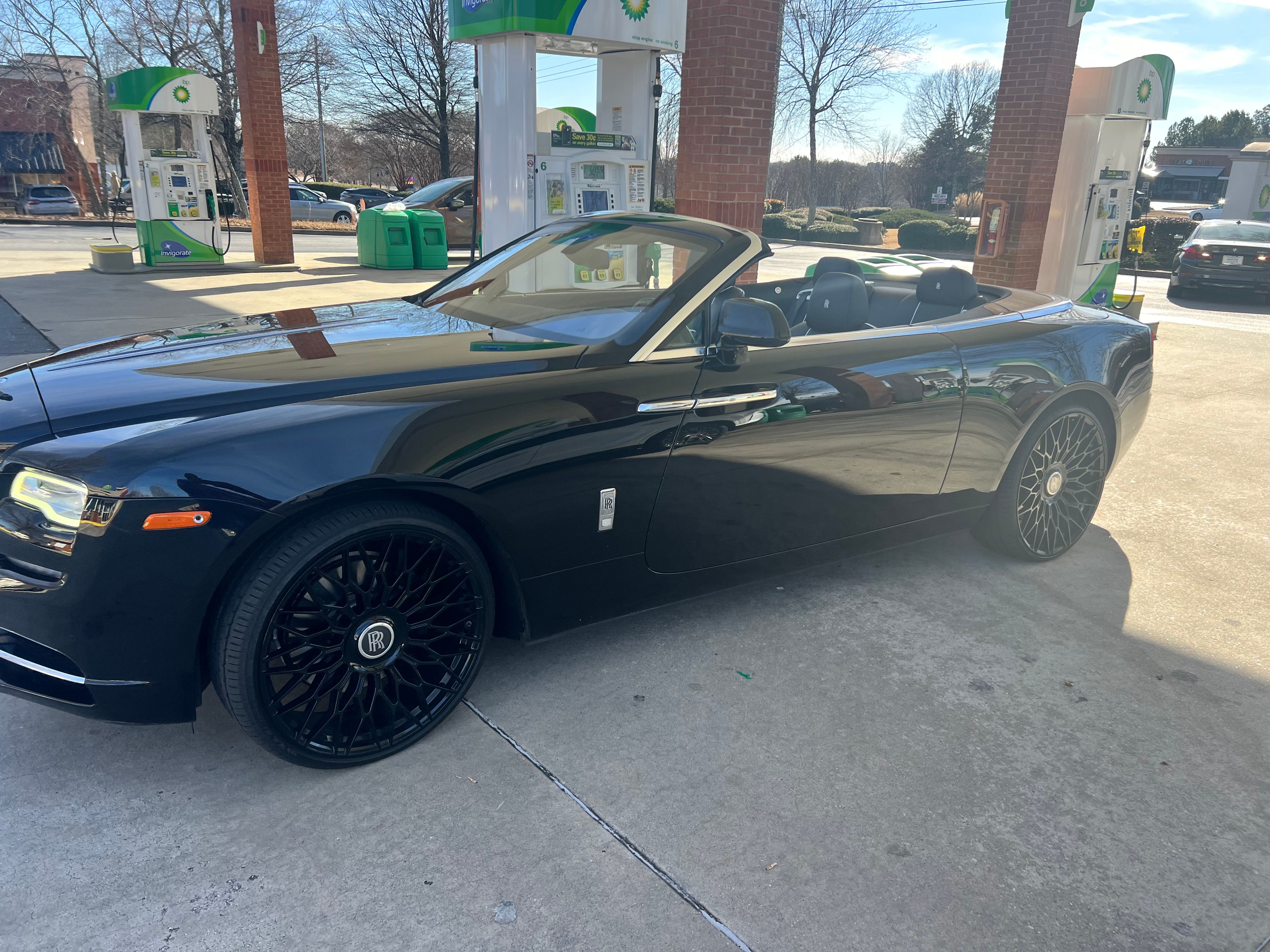 Used 2016 Rolls-Royce Dawn RWD image 12