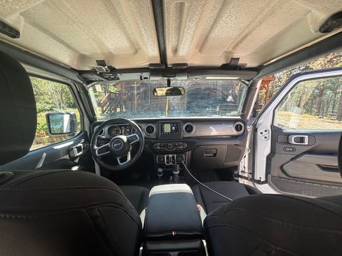 Used 2019 Jeep Wrangler Unlimited Sahara w/ Safety Group AWD/4WD image 10