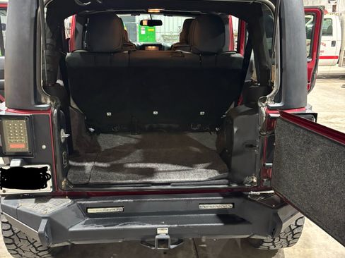 Used 2011 Jeep Wrangler Unlimited Rubicon w/ Connectivity Group image 15