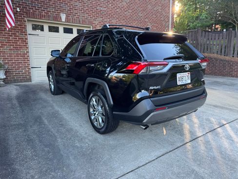 Used 2019 Toyota RAV4 Limited w/ Cold Weather Package FWD image 5