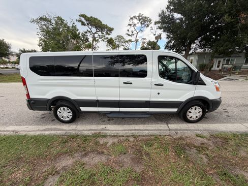 Used 2018 Ford Transit 350 XLT RWD image 2