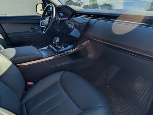 Used 2024 Land Rover Range Rover Sport SE image 17