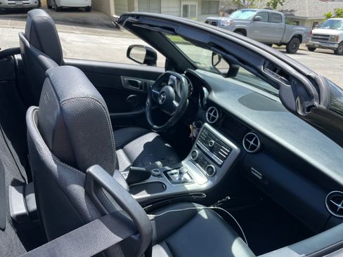 Used 2018 Mercedes-Benz SLC 300 image 2